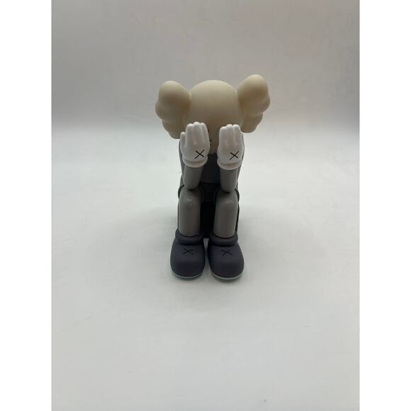 Inspired KAWS figure desk‎ decoration figurine - Picture 2 of 3